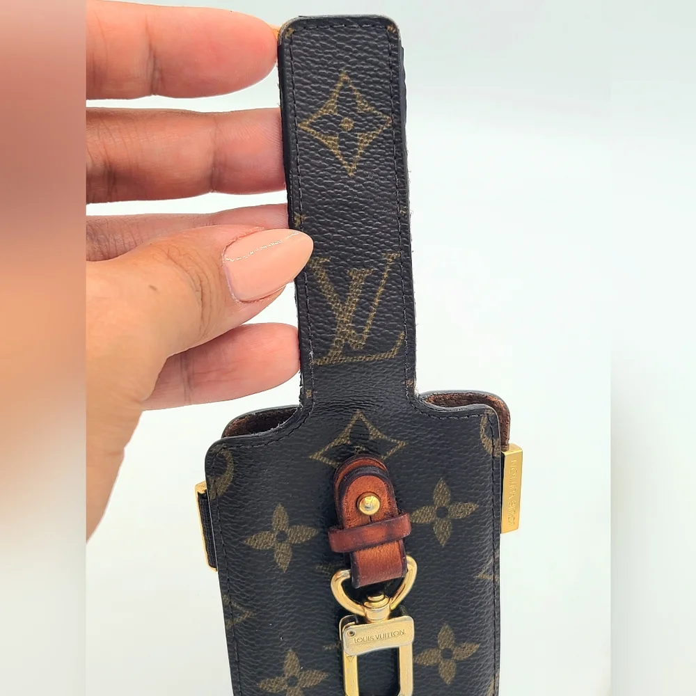 Louis Vuitton Etui International Mobile Phone Case